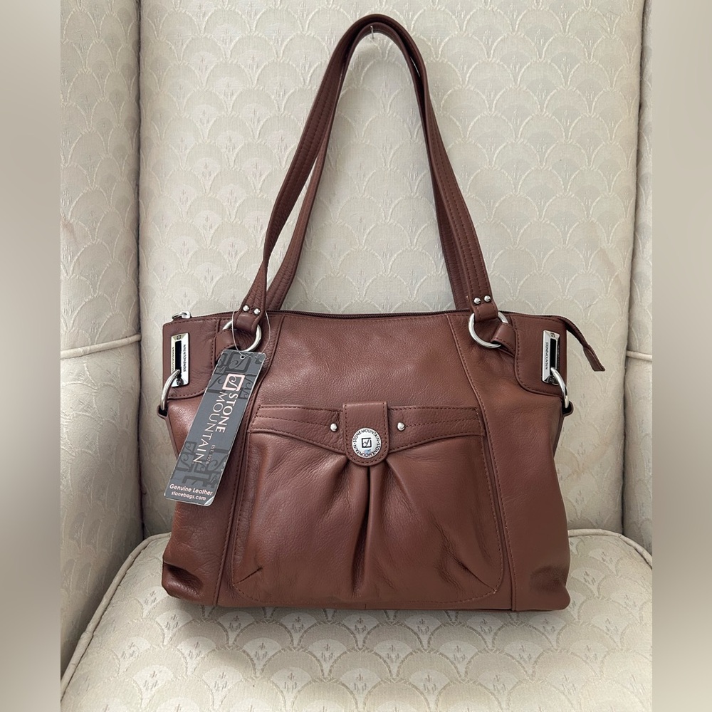 NWT Stone Mountain Grand Centralbrown leather handbag. Chrome accents.